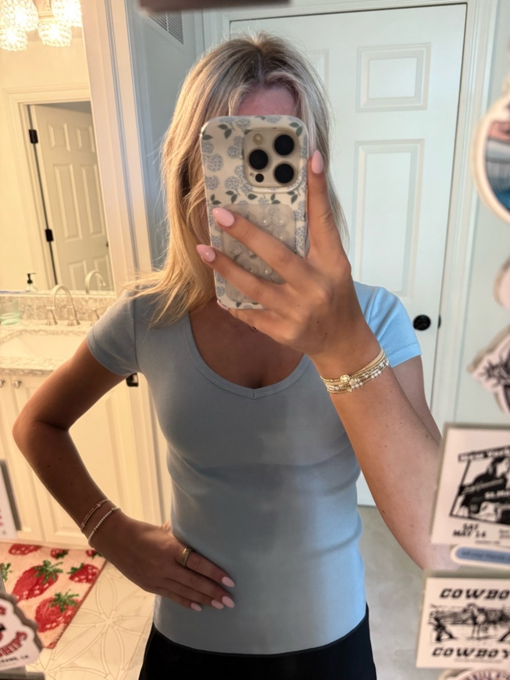 brandy light blue short-sleeve scoop neck tee